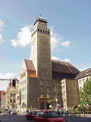 Energiekosten und Verbrauch aller bezirkseigenen Einrichtungen: klicken Sie auf das Foto!